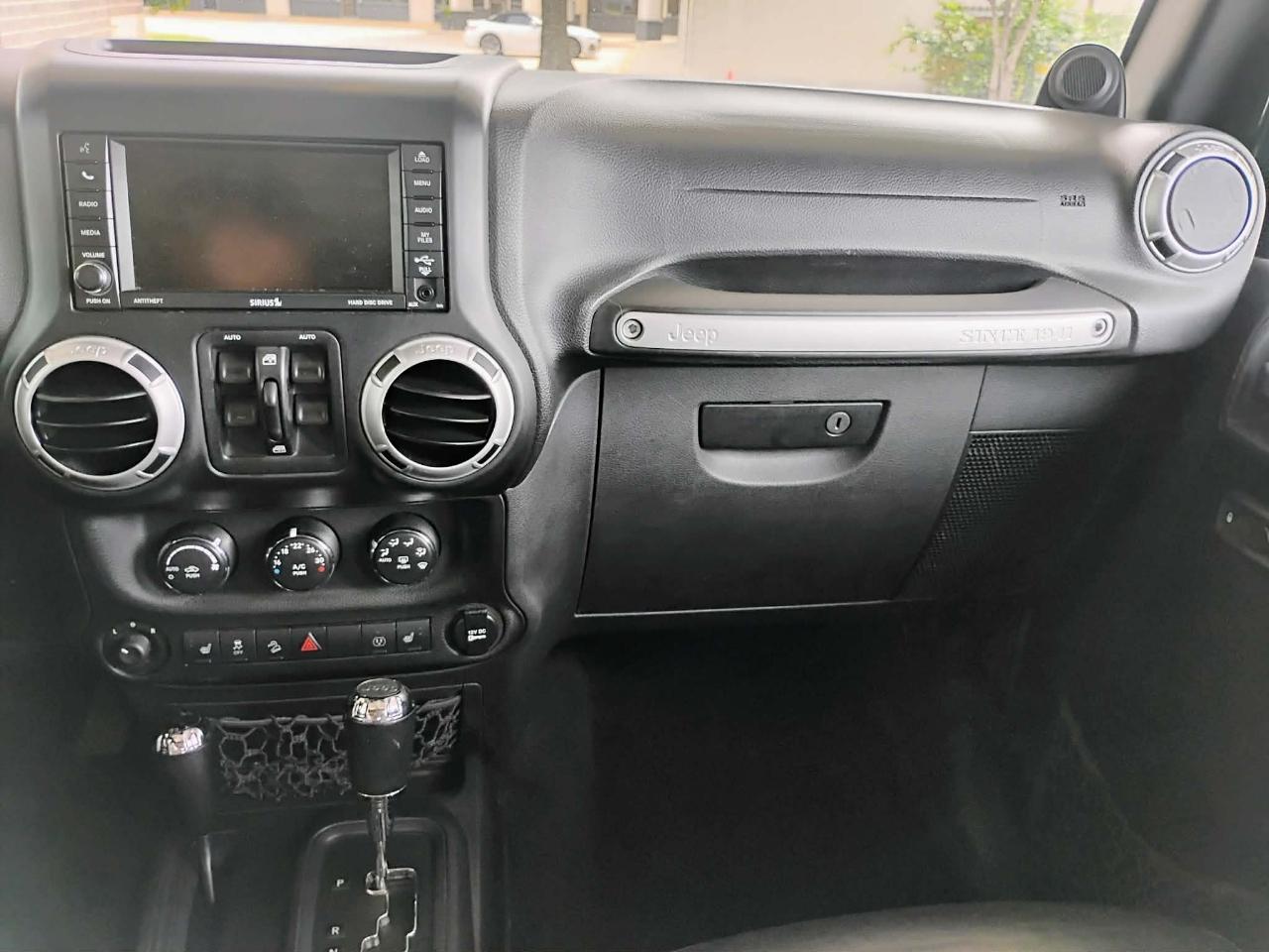 Jeep Wrangler Unlimited 4WD 4dr Sahara 2013
