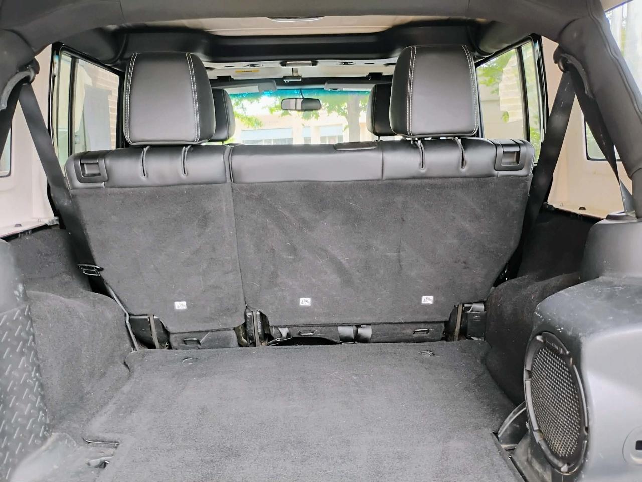 Jeep Wrangler Unlimited 4WD 4dr Sahara 2013