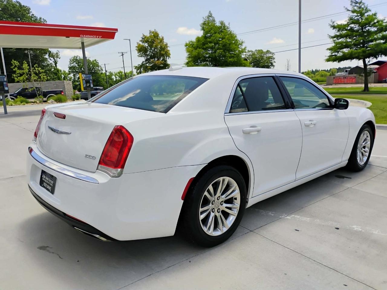 Chrysler 300 Limited RWD 2017