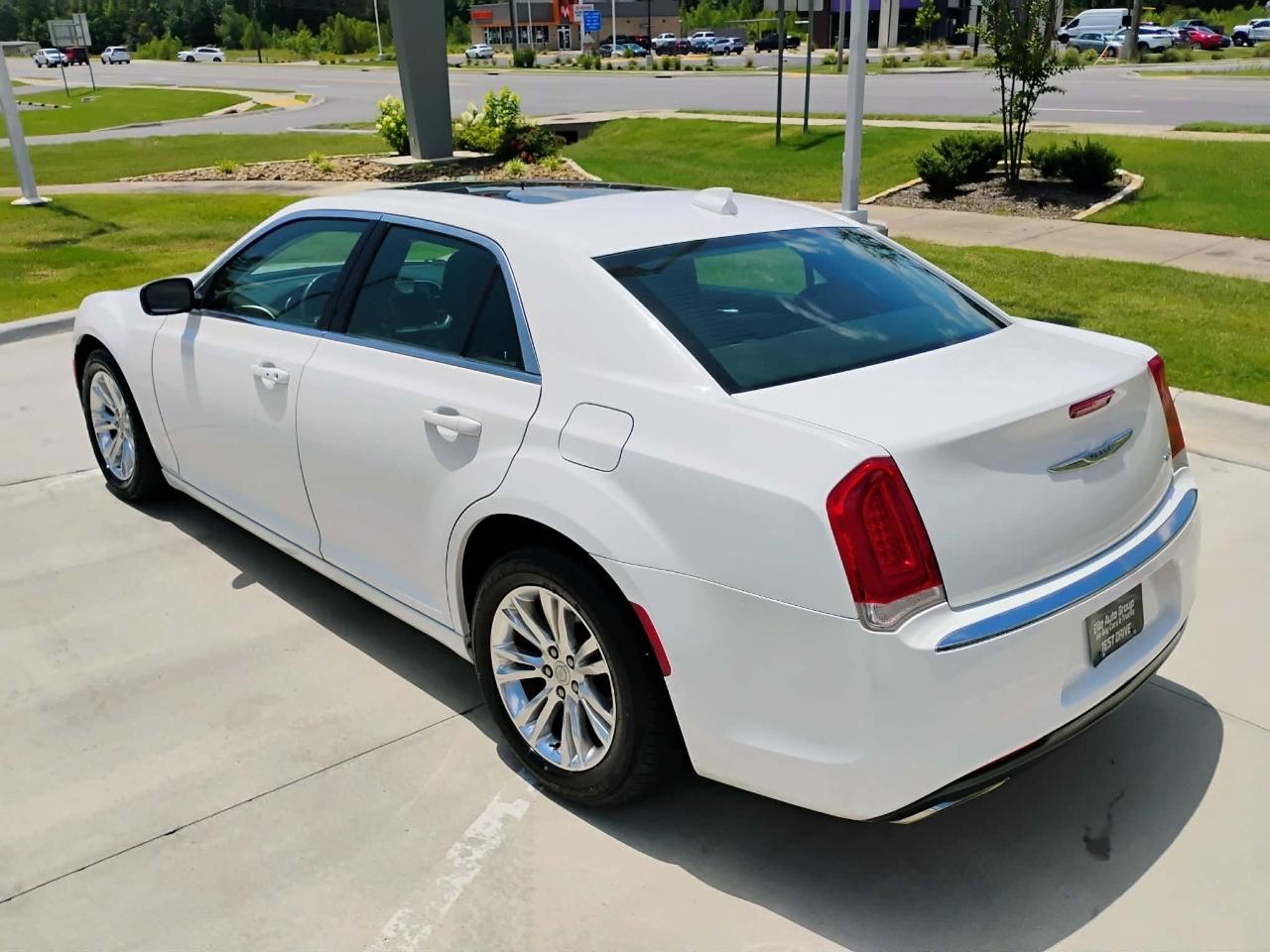 Chrysler 300 Limited RWD 2017