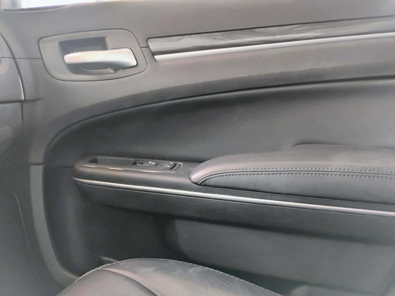 Chrysler 300 Limited RWD 2017