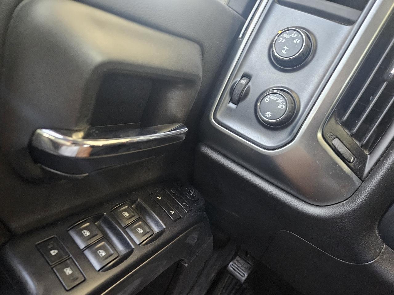 Chevrolet Silverado 1500 4WD Crew Cab 143.5" LT w/1LT 2015
