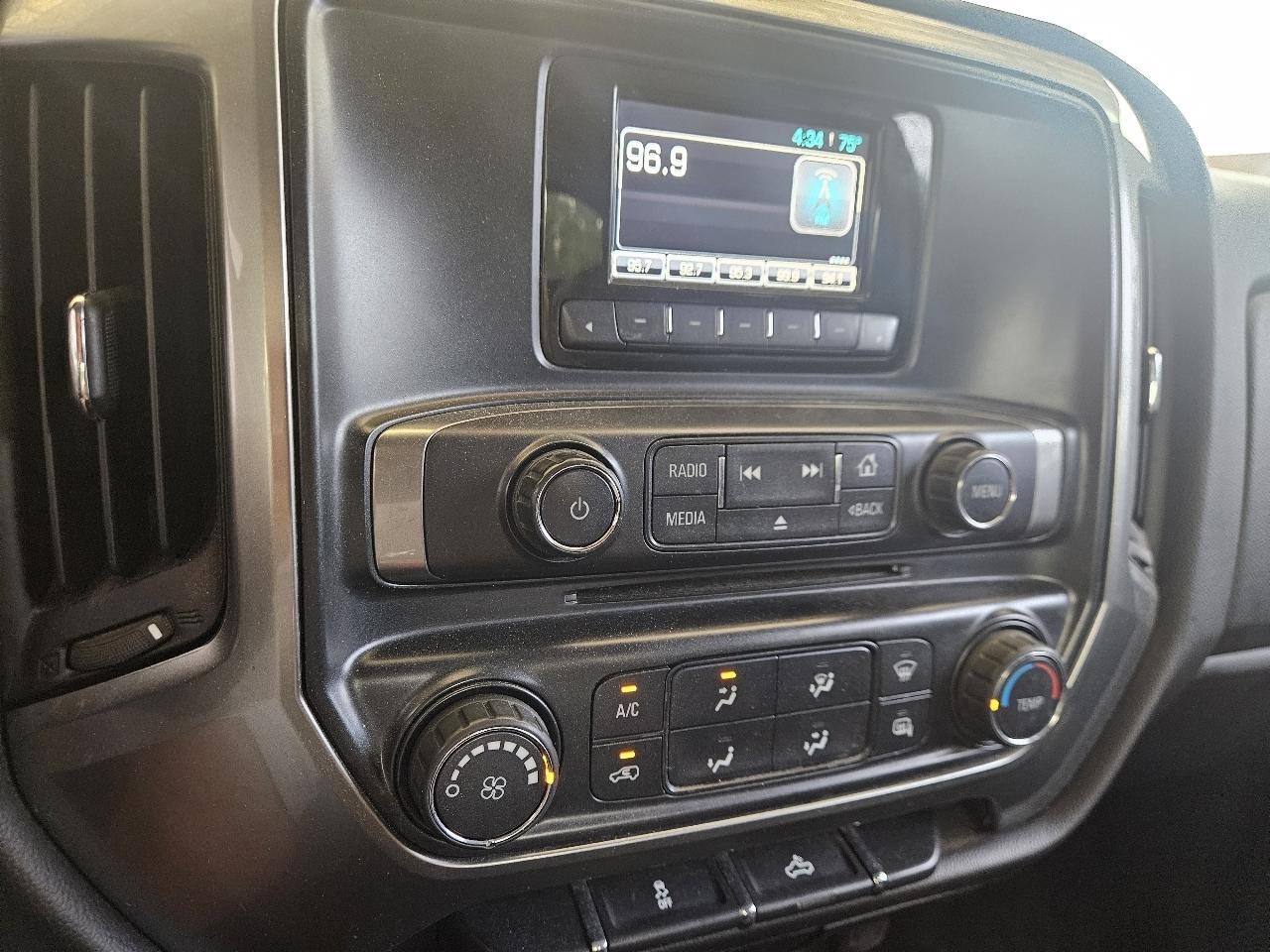 Chevrolet Silverado 1500 4WD Crew Cab 143.5" LT w/1LT 2015