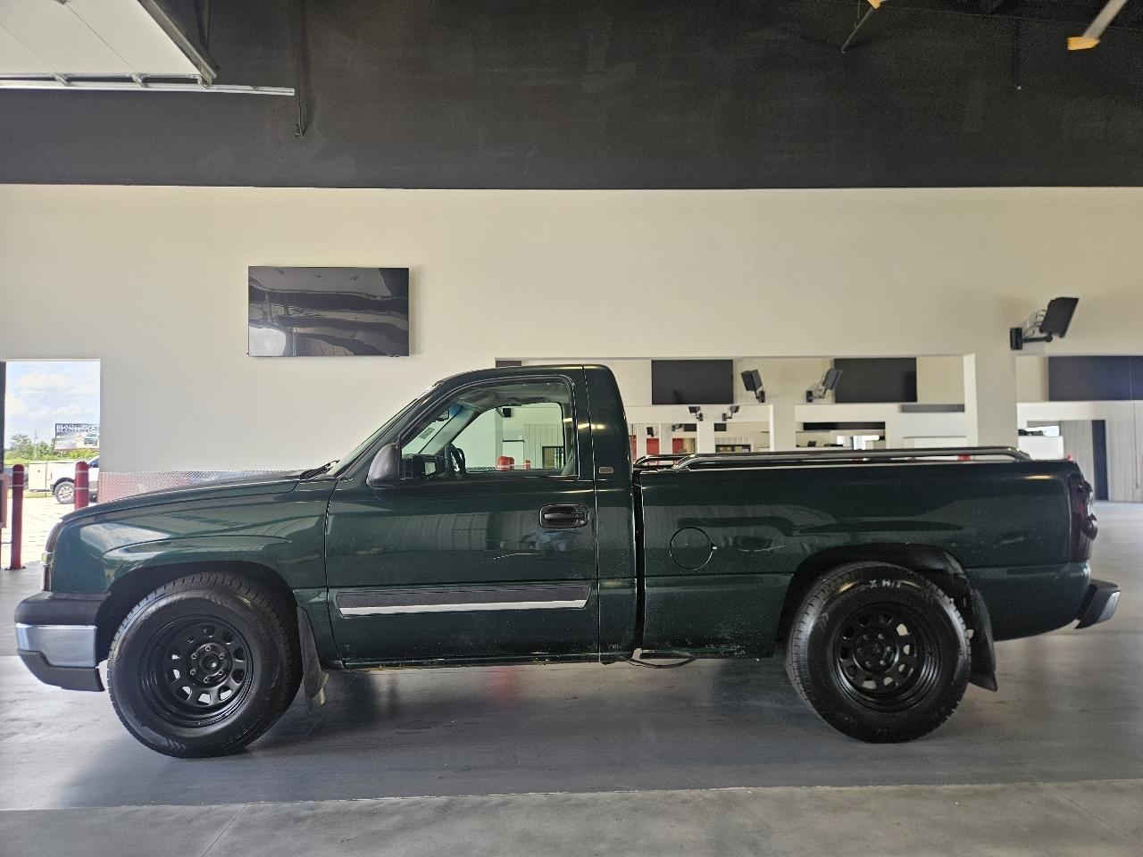 Chevrolet Silverado 1500 LS Reg. Cab Short Bed 2WD 2003