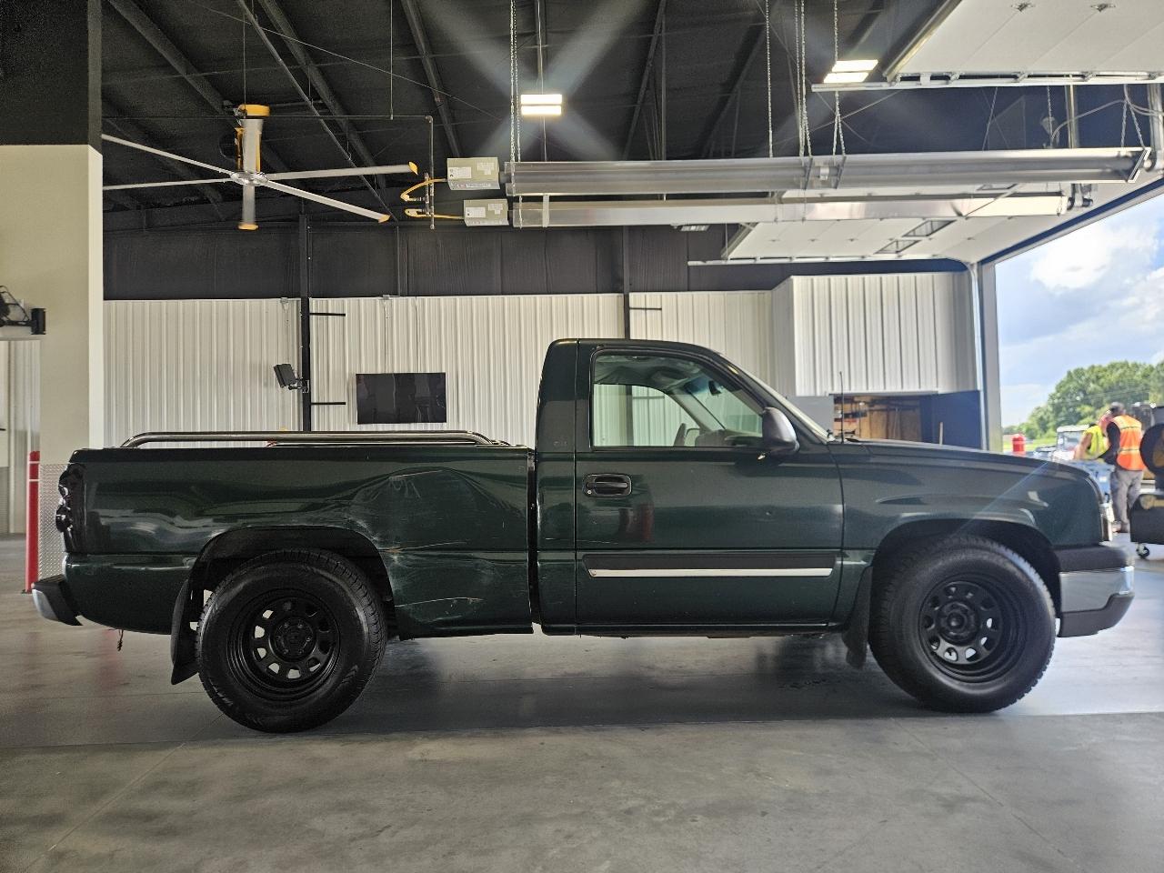 Chevrolet Silverado 1500 LS Reg. Cab Short Bed 2WD 2003