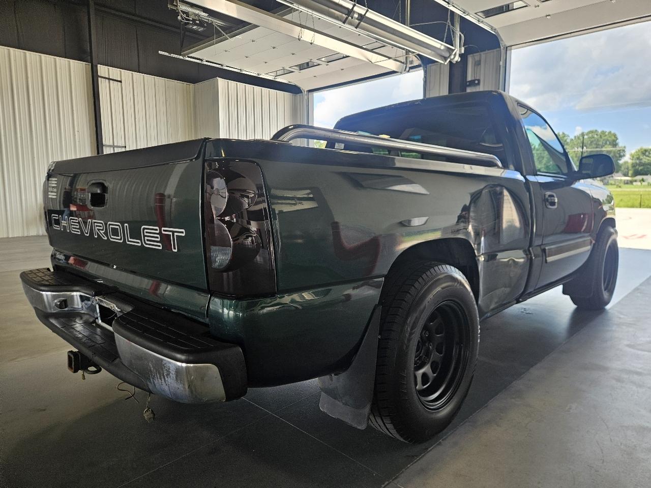 Chevrolet Silverado 1500 LS Reg. Cab Short Bed 2WD 2003