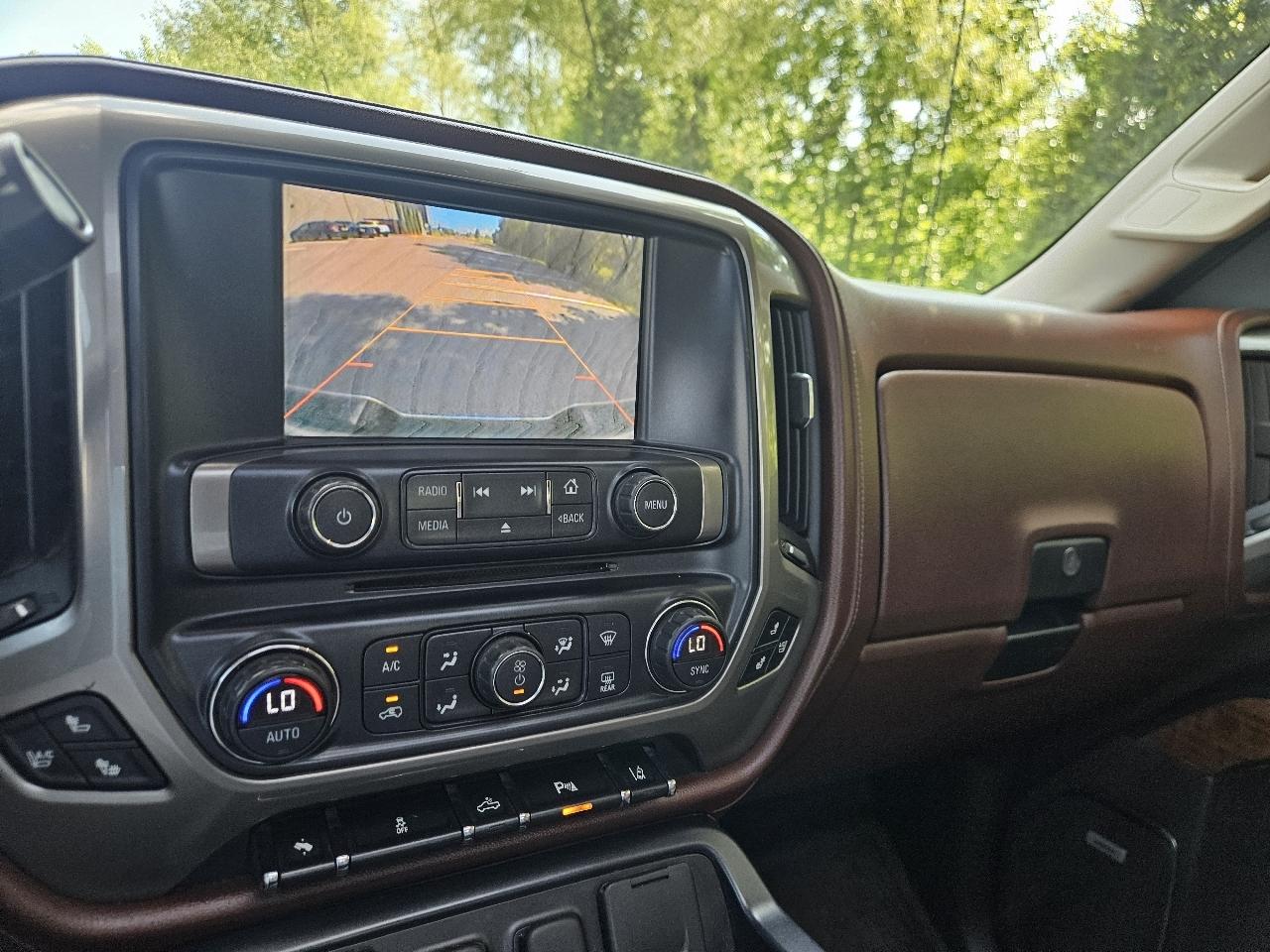 Chevrolet Silverado 1500 4WD Crew Cab 143.5" High Country 2014