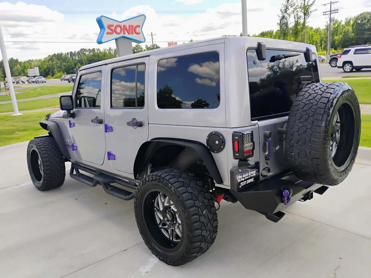 Jeep Wrangler Unlimited 4WD 4dr Sahara 2016