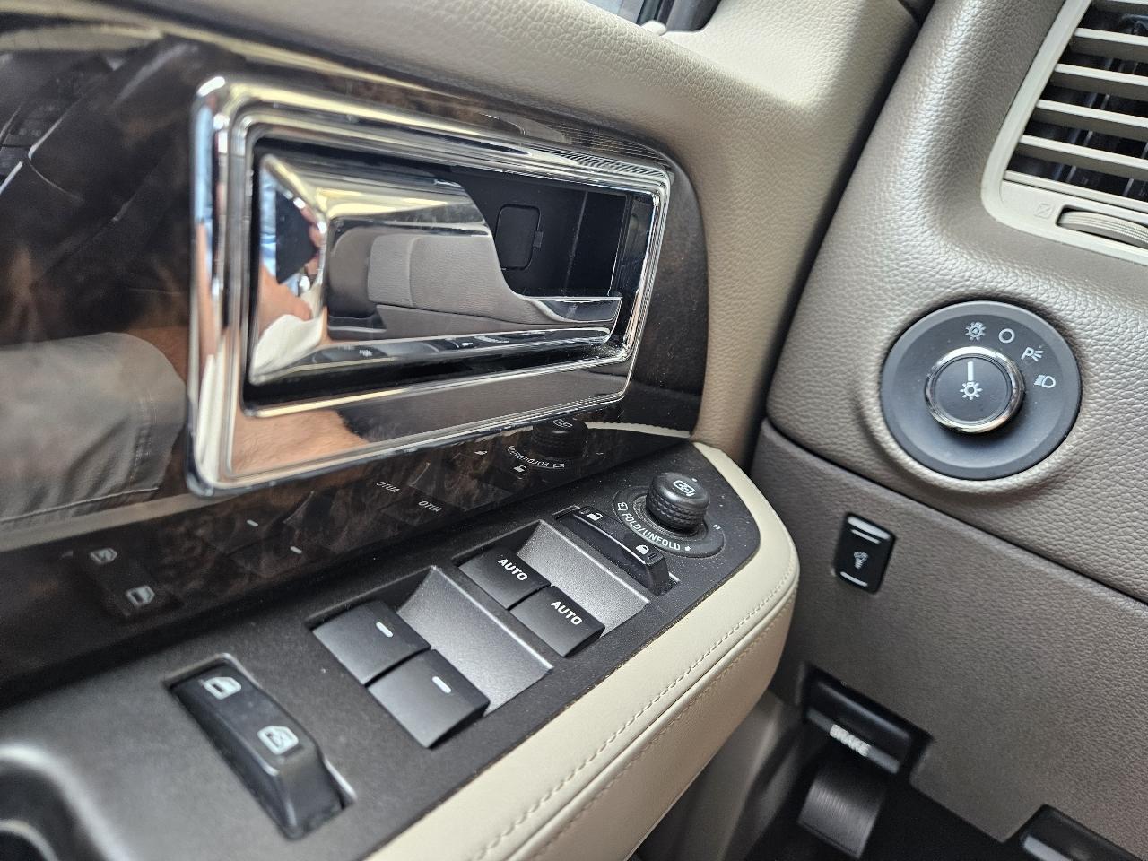Lincoln Navigator 4WD 4dr Select 2016