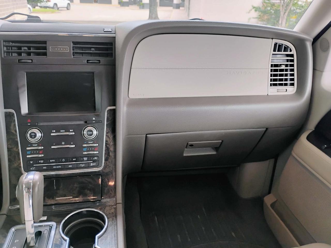 Lincoln Navigator 4WD 4dr Select 2016