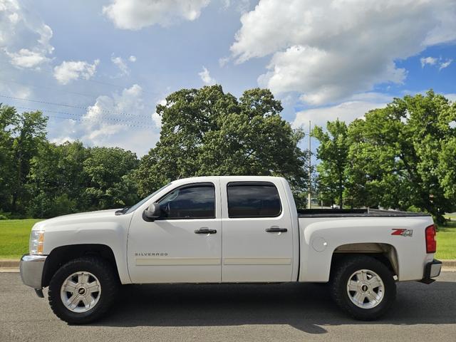 White 2012 Chevrolet Silverado 1500 LT Crew Cab 4WD Pickup Truck Four-Wheel Drive Automatic