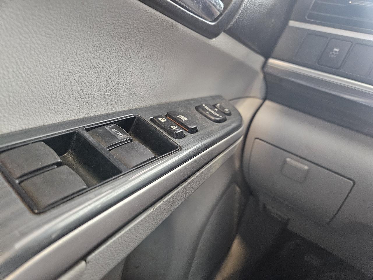 Toyota Camry Hybrid 4dr Sdn XLE (Natl) 2012