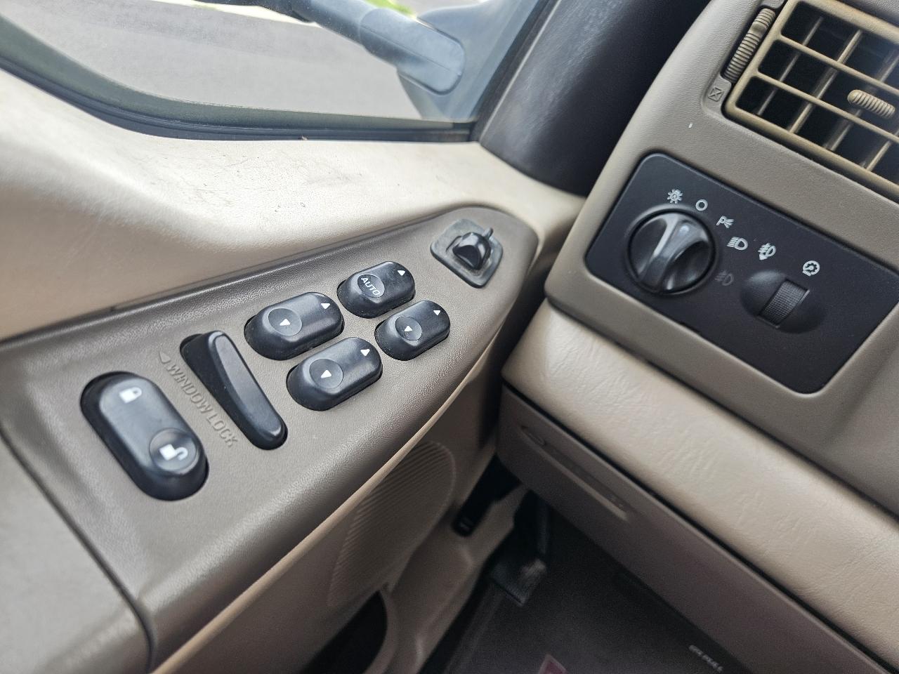 Ford Super Duty F-350 DRW Crew Cab 172" King Ranch 4WD 2004