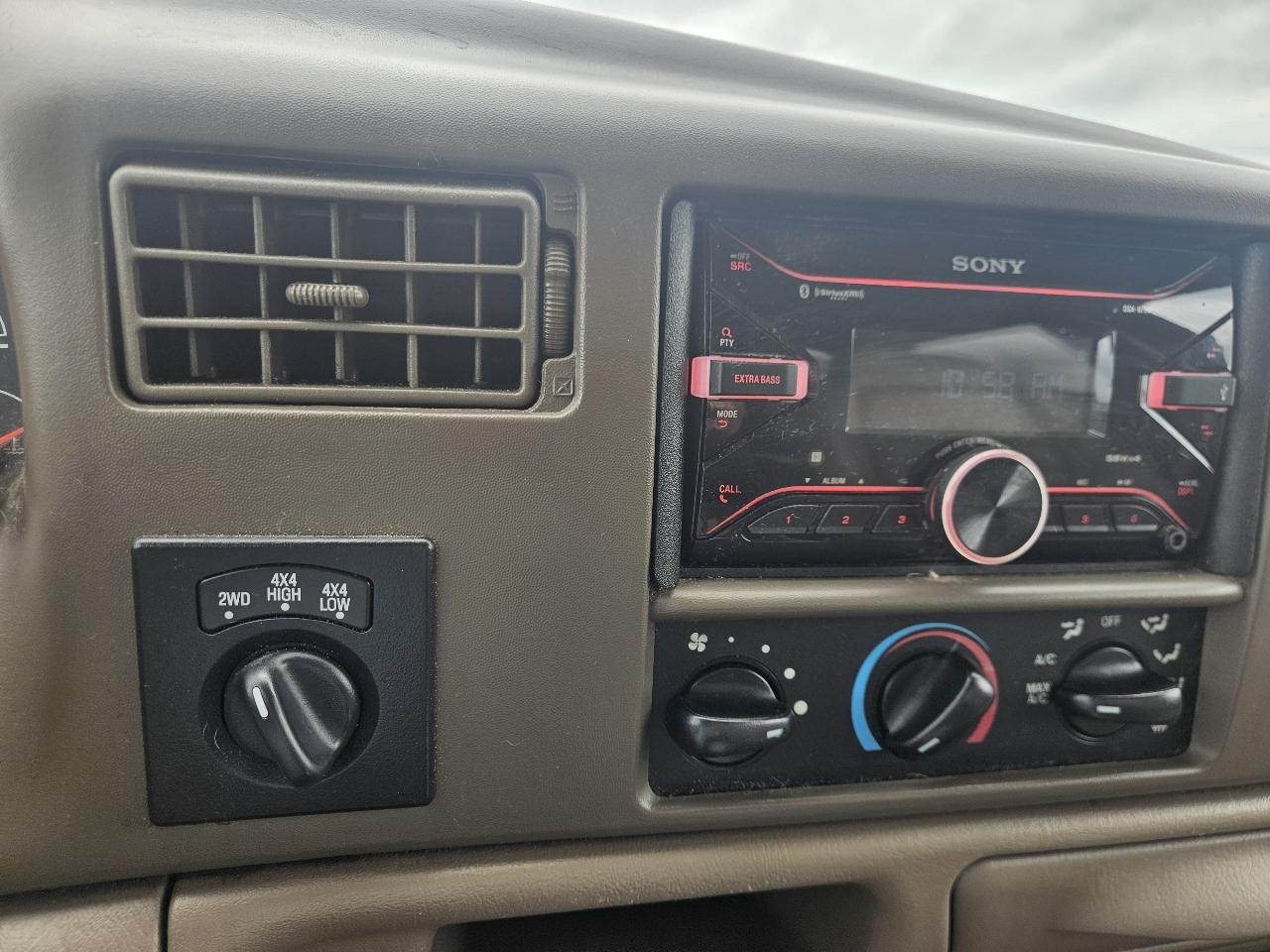 Ford Super Duty F-350 DRW Crew Cab 172" King Ranch 4WD 2004
