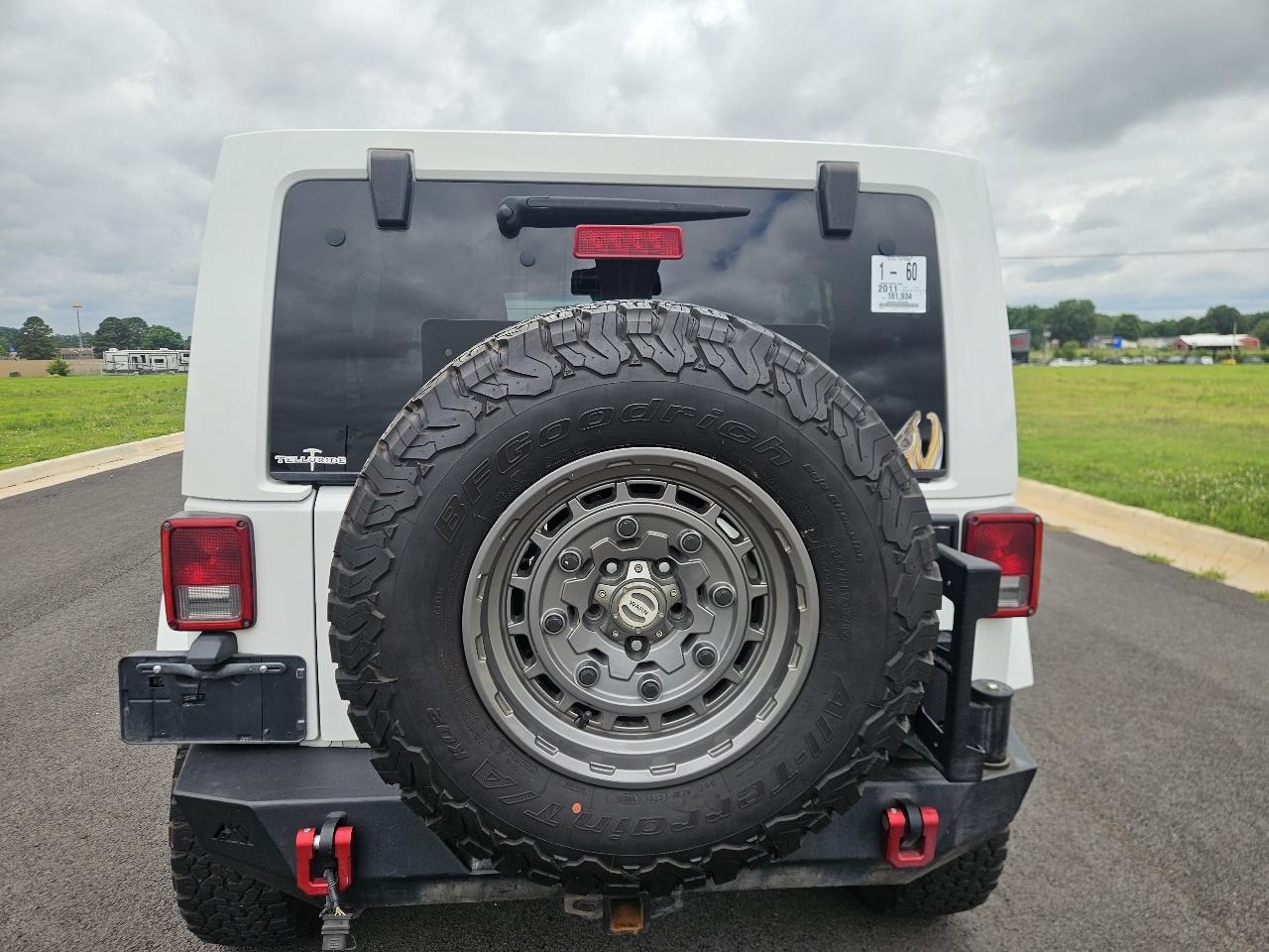 Jeep Wrangler Unlimited 4WD 4dr Sahara 2011