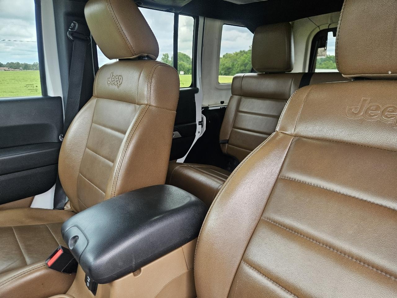 Jeep Wrangler Unlimited 4WD 4dr Sahara 2011