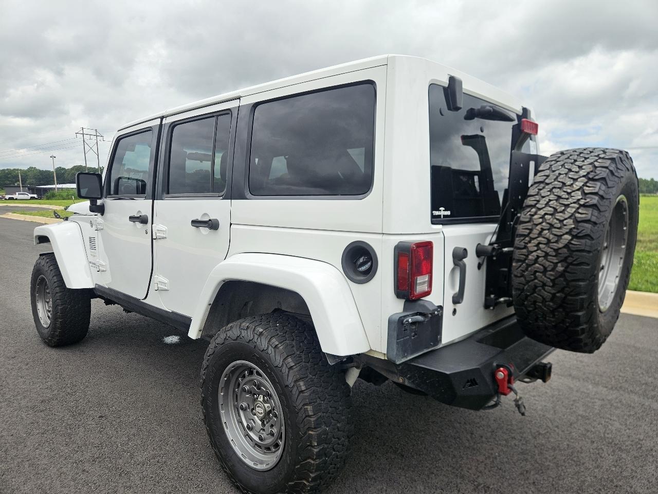 Jeep Wrangler Unlimited 4WD 4dr Sahara 2011