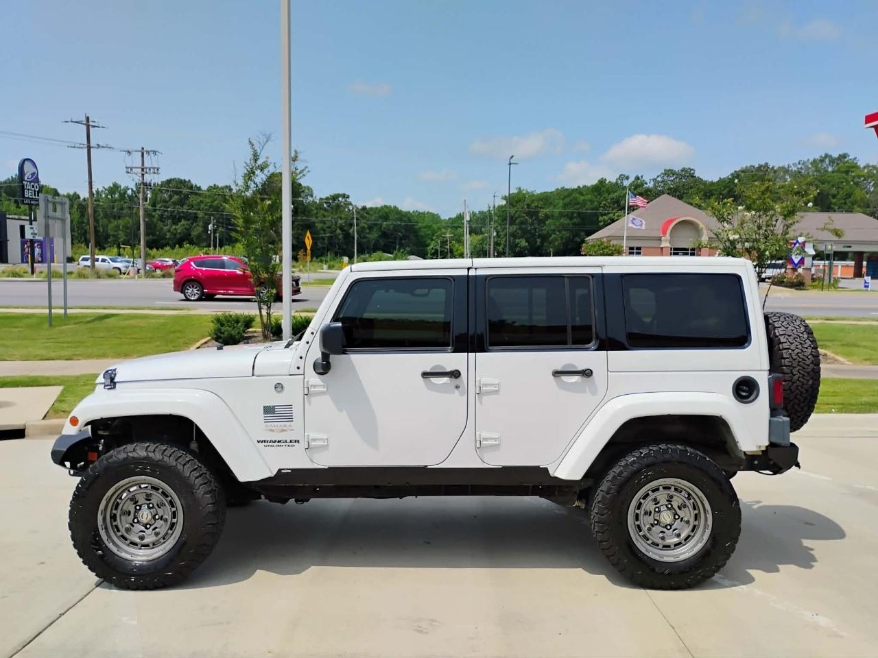 2011 Jeep Wrangler Unlimited 4WD 4dr Sahara