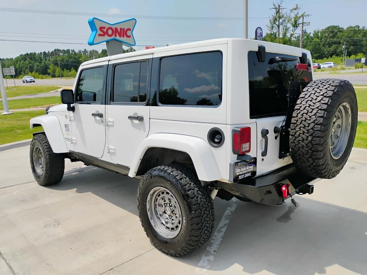 Jeep Wrangler Unlimited 4WD 4dr Sahara 2011