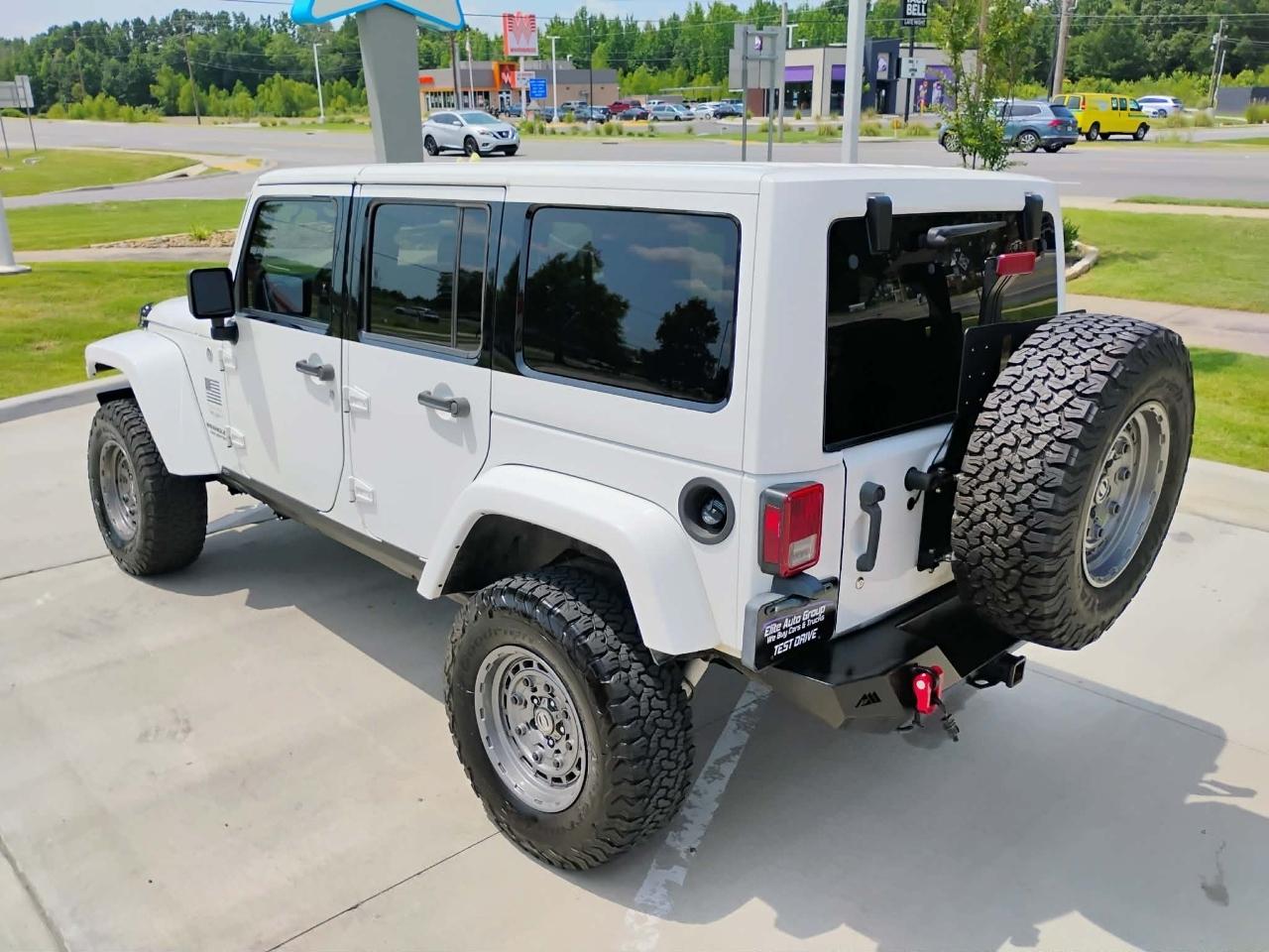 Jeep Wrangler Unlimited 4WD 4dr Sahara 2011