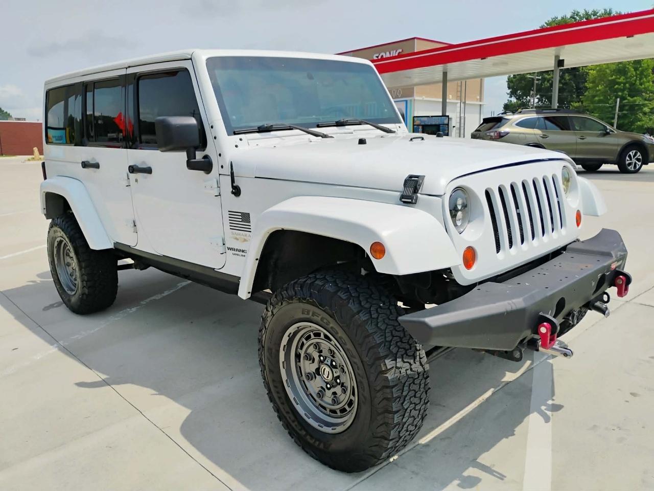 Jeep Wrangler Unlimited 4WD 4dr Sahara 2011