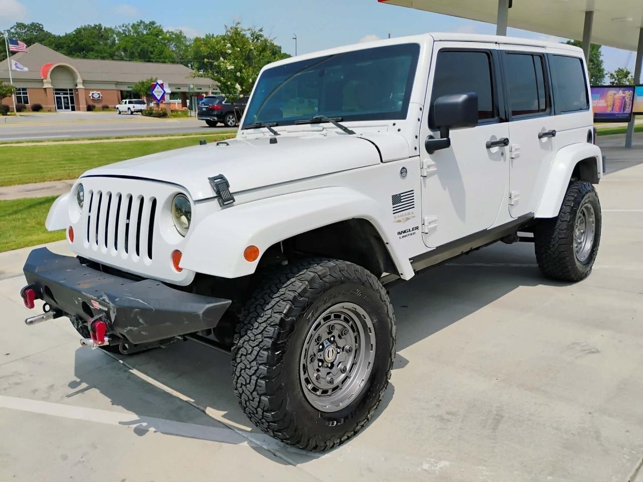 Jeep Wrangler Unlimited 4WD 4dr Sahara 2011