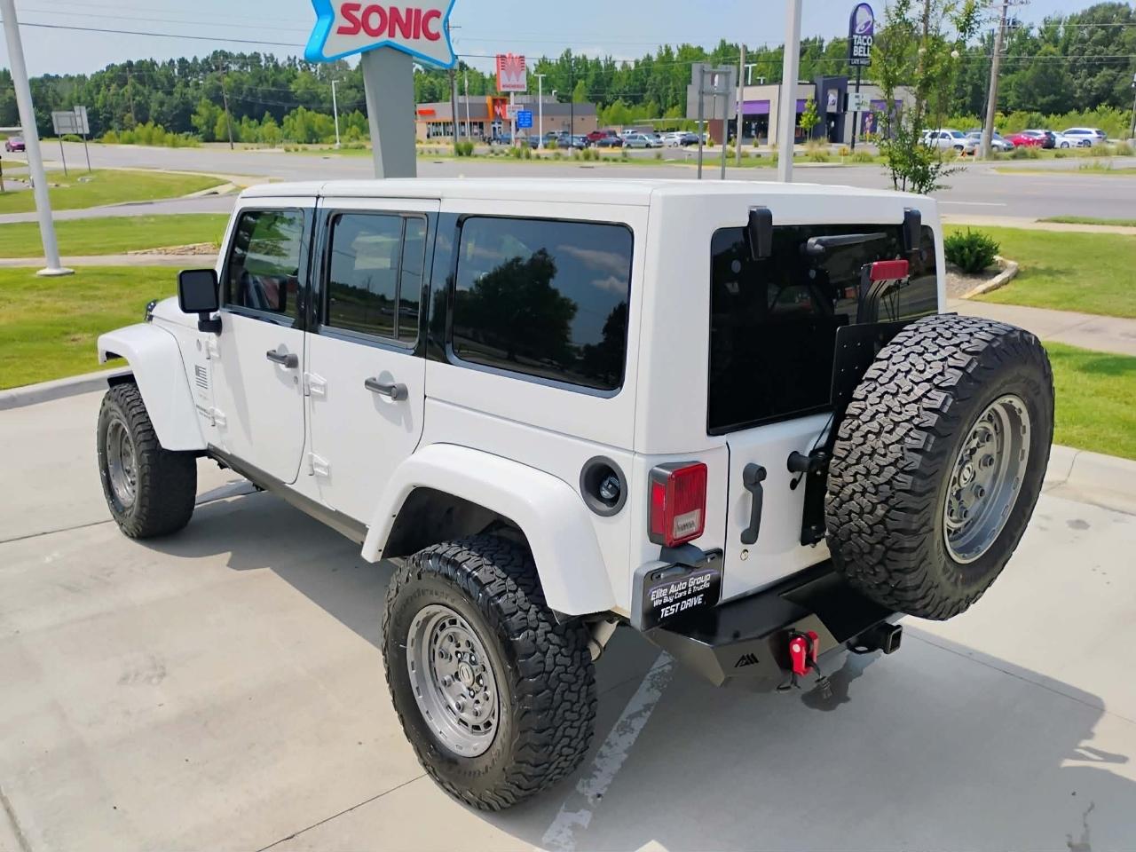 Jeep Wrangler Unlimited 4WD 4dr Sahara 2011