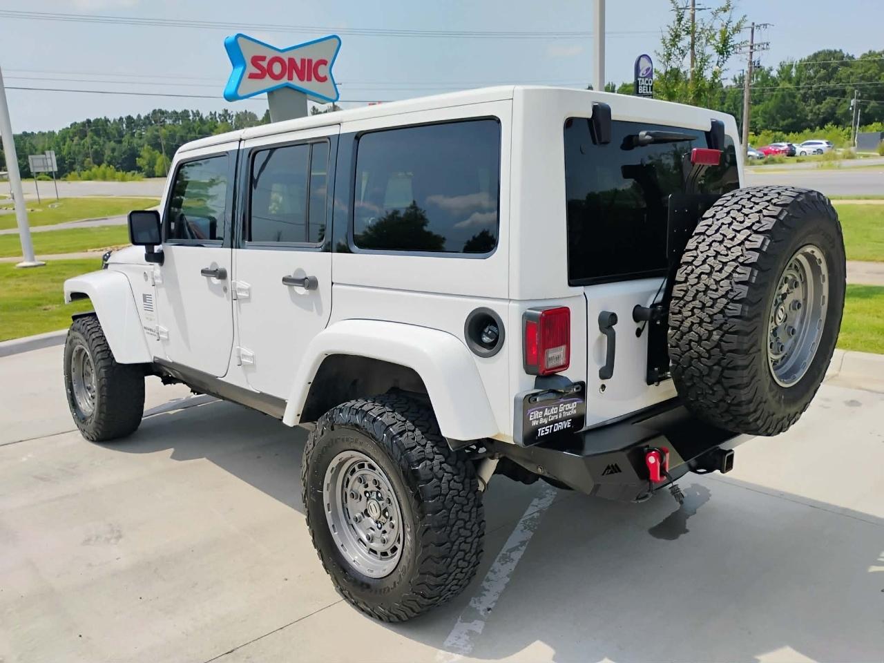 Jeep Wrangler Unlimited 4WD 4dr Sahara 2011