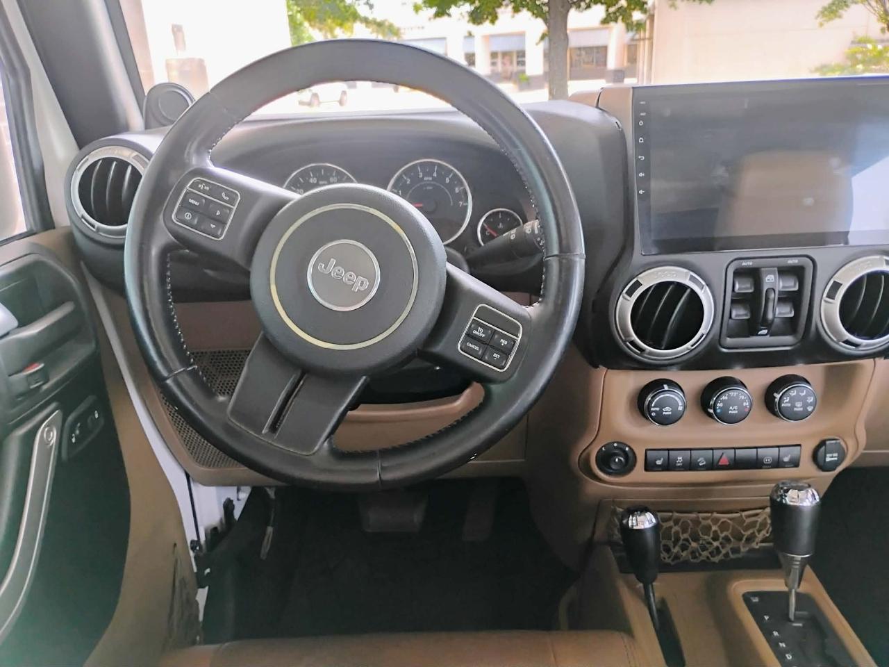 Jeep Wrangler Unlimited 4WD 4dr Sahara 2011