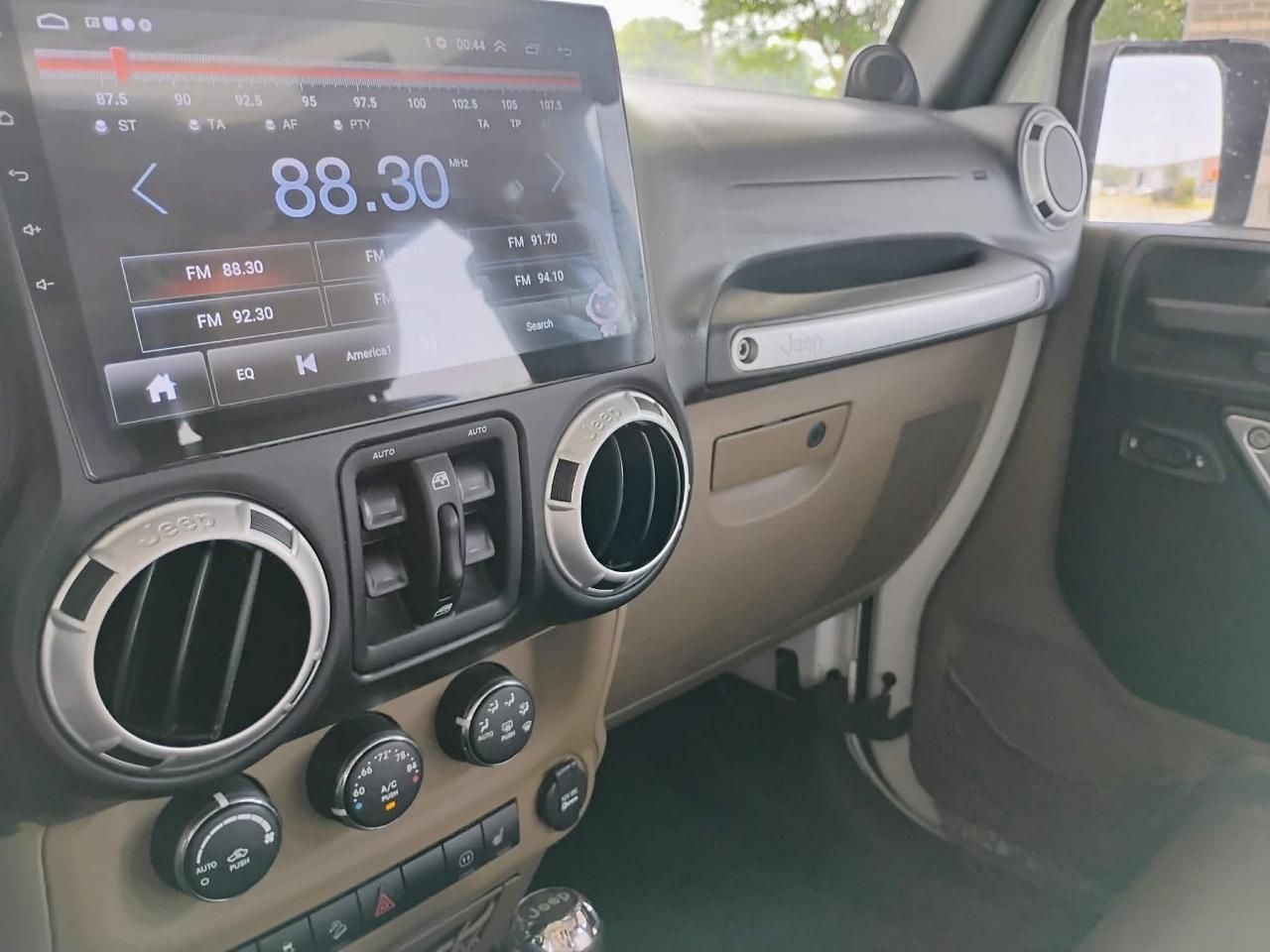 Jeep Wrangler Unlimited 4WD 4dr Sahara 2011