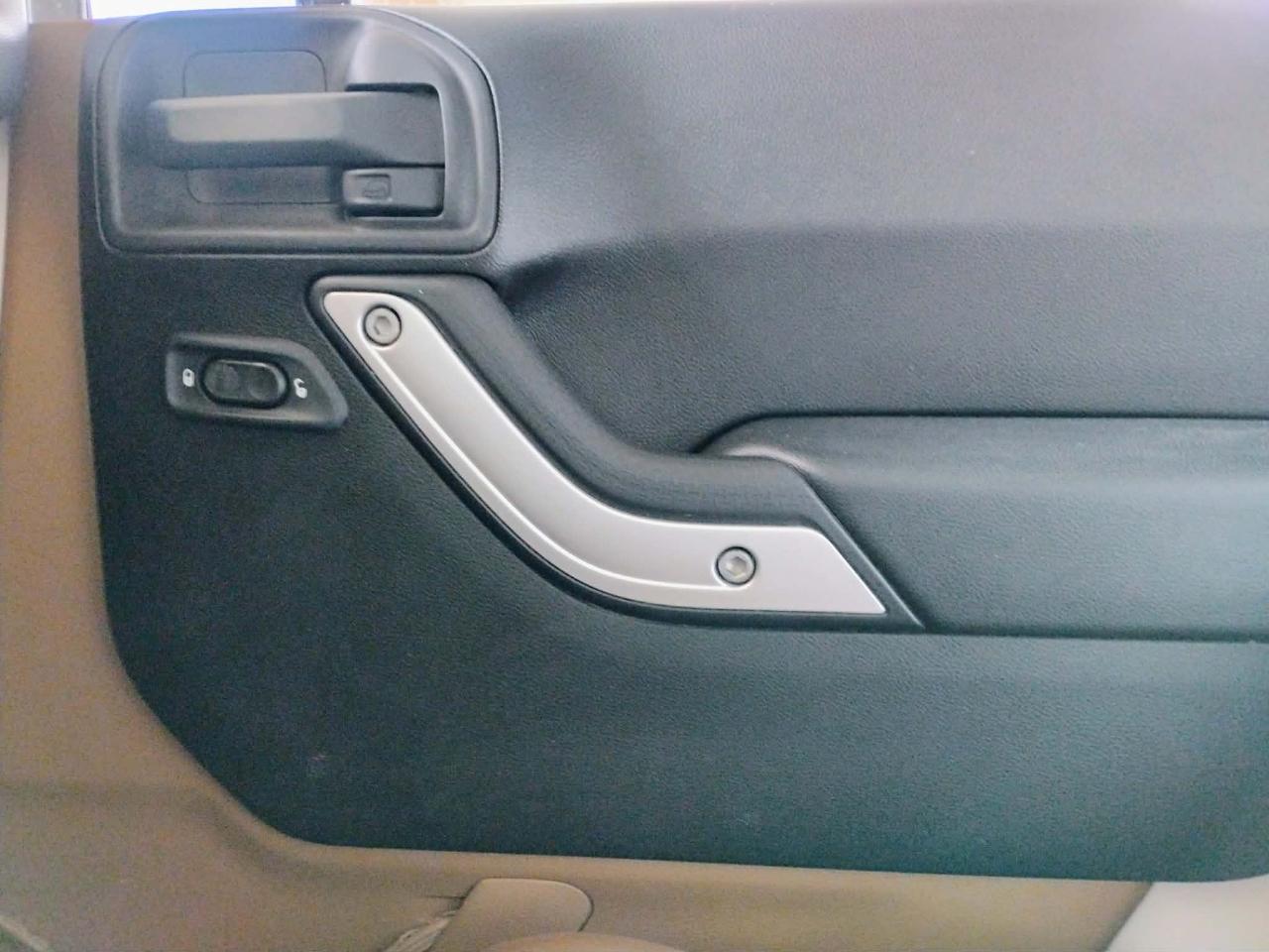 Jeep Wrangler Unlimited 4WD 4dr Sahara 2011