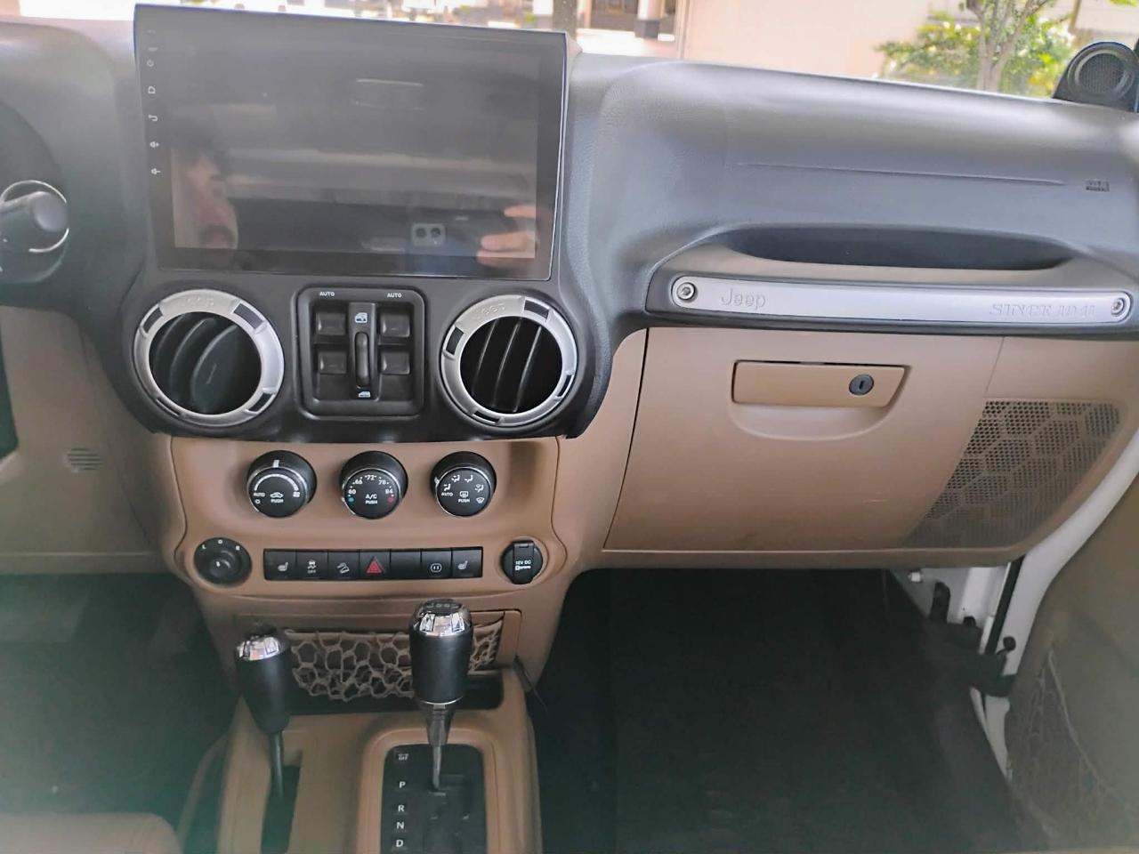 Jeep Wrangler Unlimited 4WD 4dr Sahara 2011