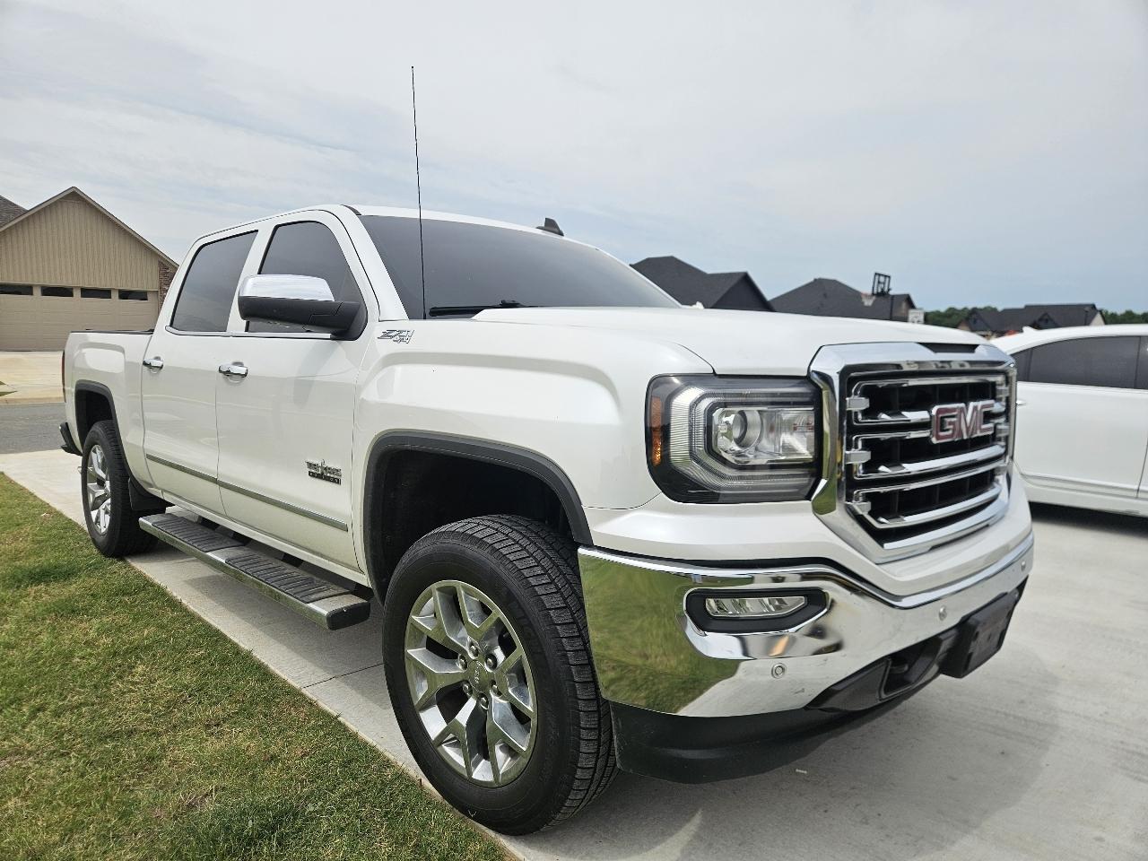 GMC Sierra 1500 4WD Crew Cab 143.5" SLT 2018