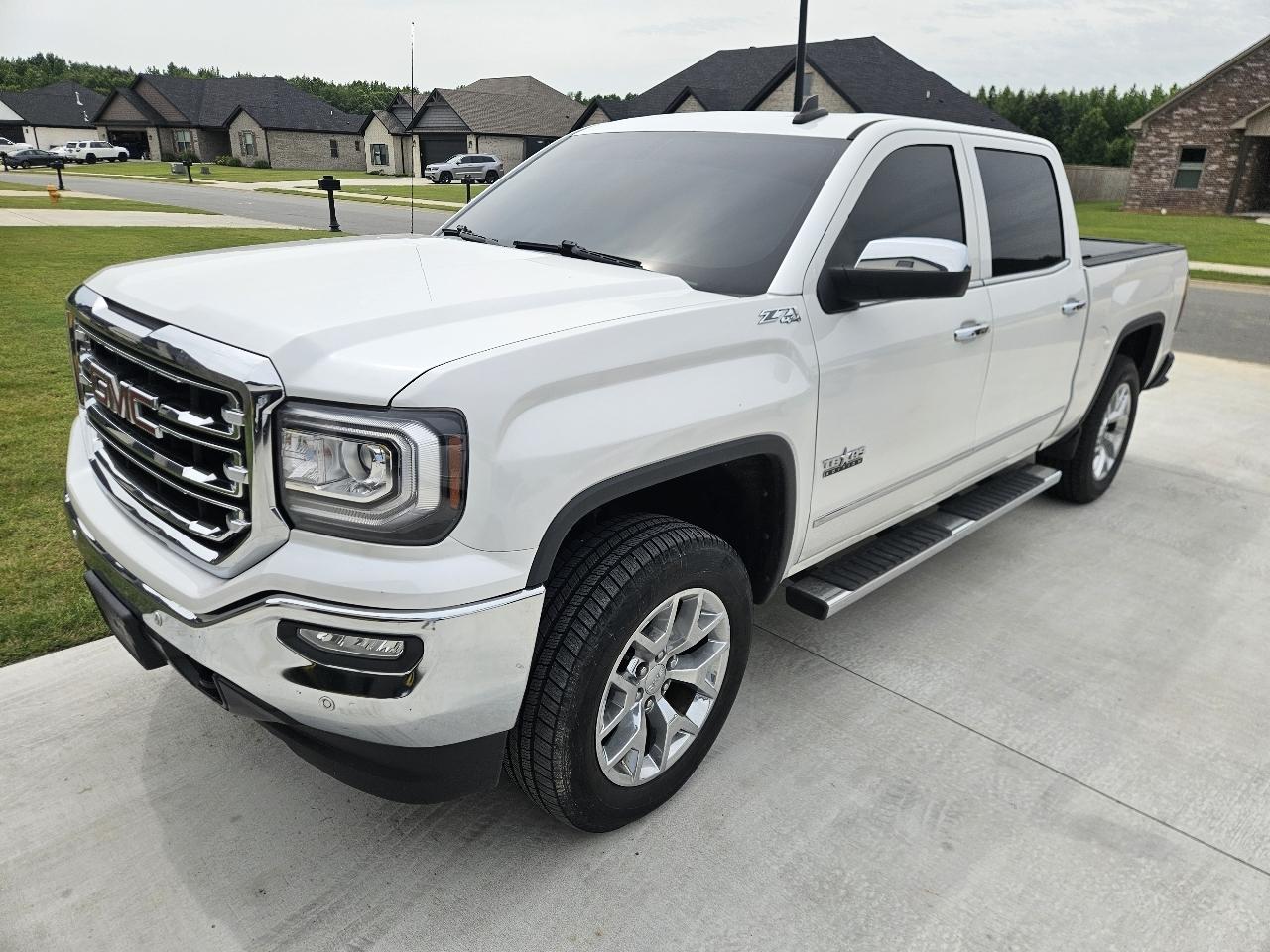 GMC Sierra 1500 4WD Crew Cab 143.5" SLT 2018