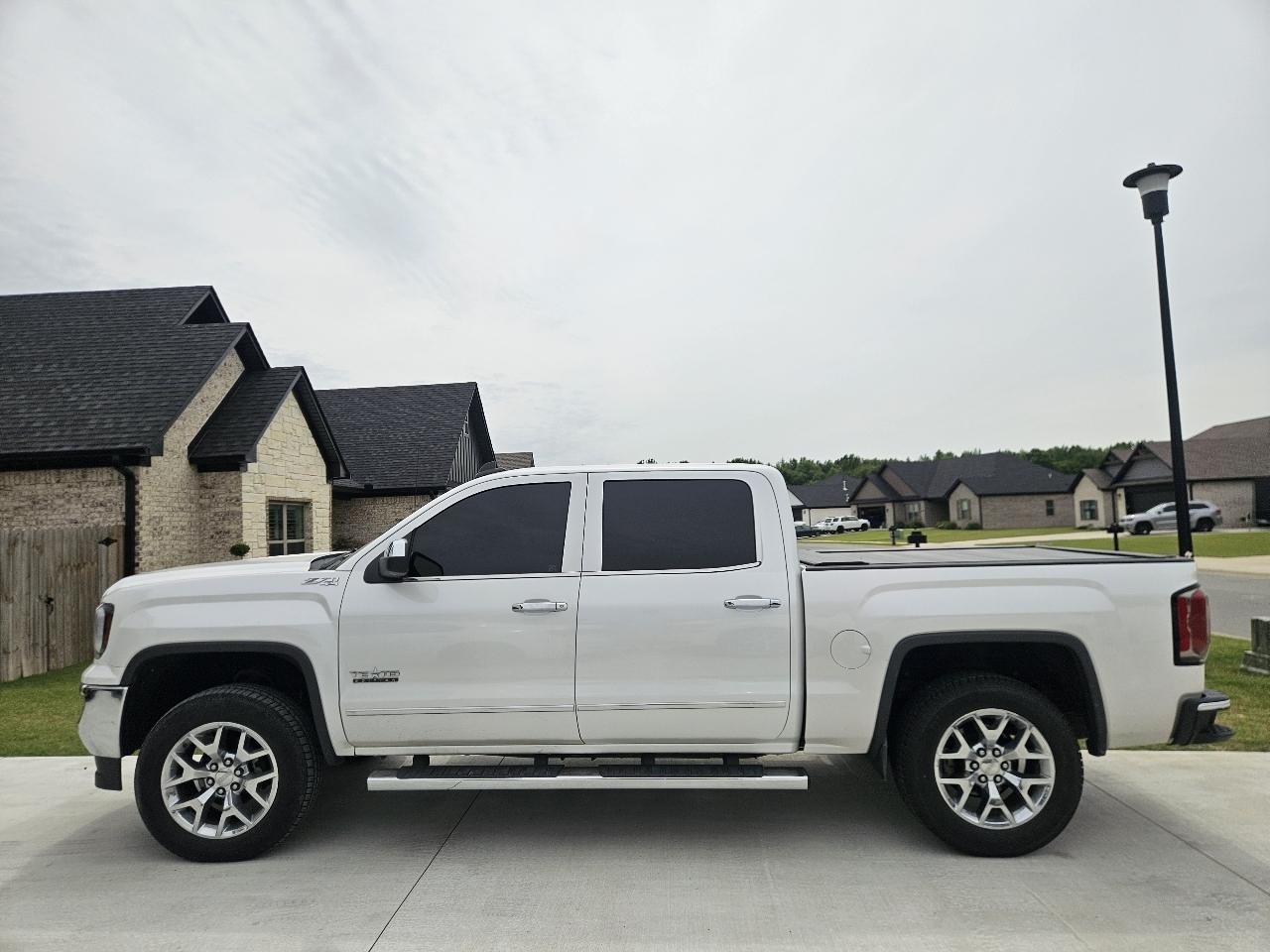 GMC Sierra 1500 4WD Crew Cab 143.5" SLT 2018