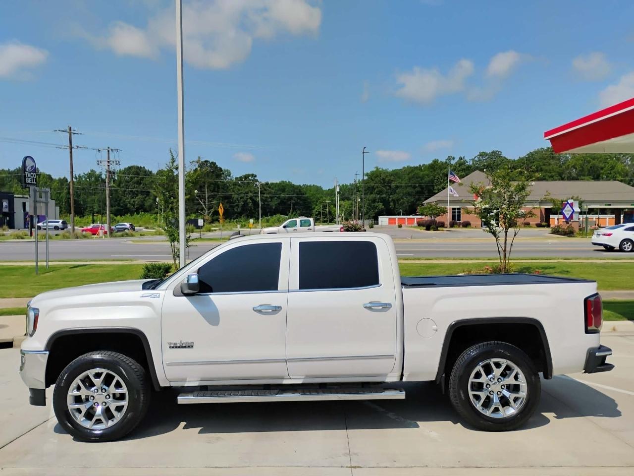 GMC Sierra 1500 4WD Crew Cab 143.5" SLT 2018