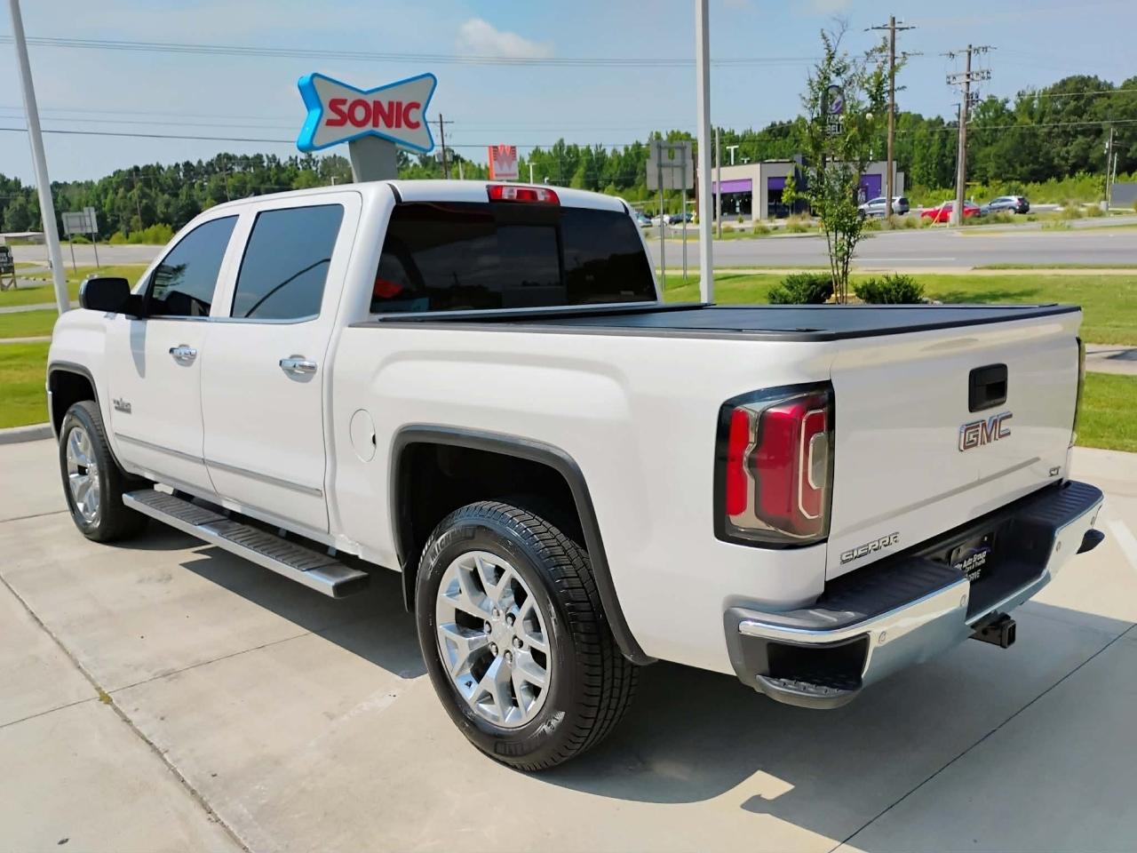 GMC Sierra 1500 4WD Crew Cab 143.5" SLT 2018