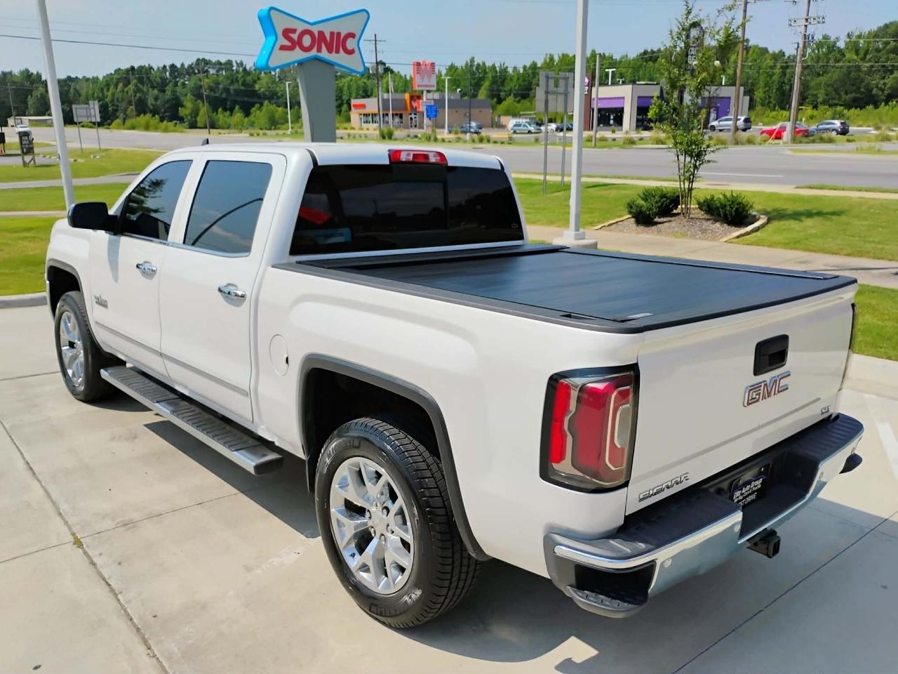 GMC Sierra 1500 4WD Crew Cab 143.5" SLT 2018