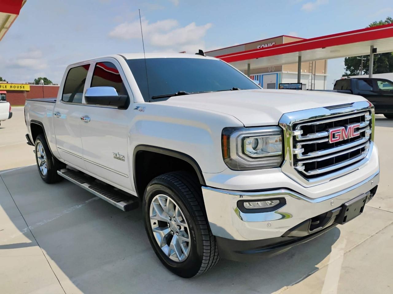 GMC Sierra 1500 4WD Crew Cab 143.5" SLT 2018