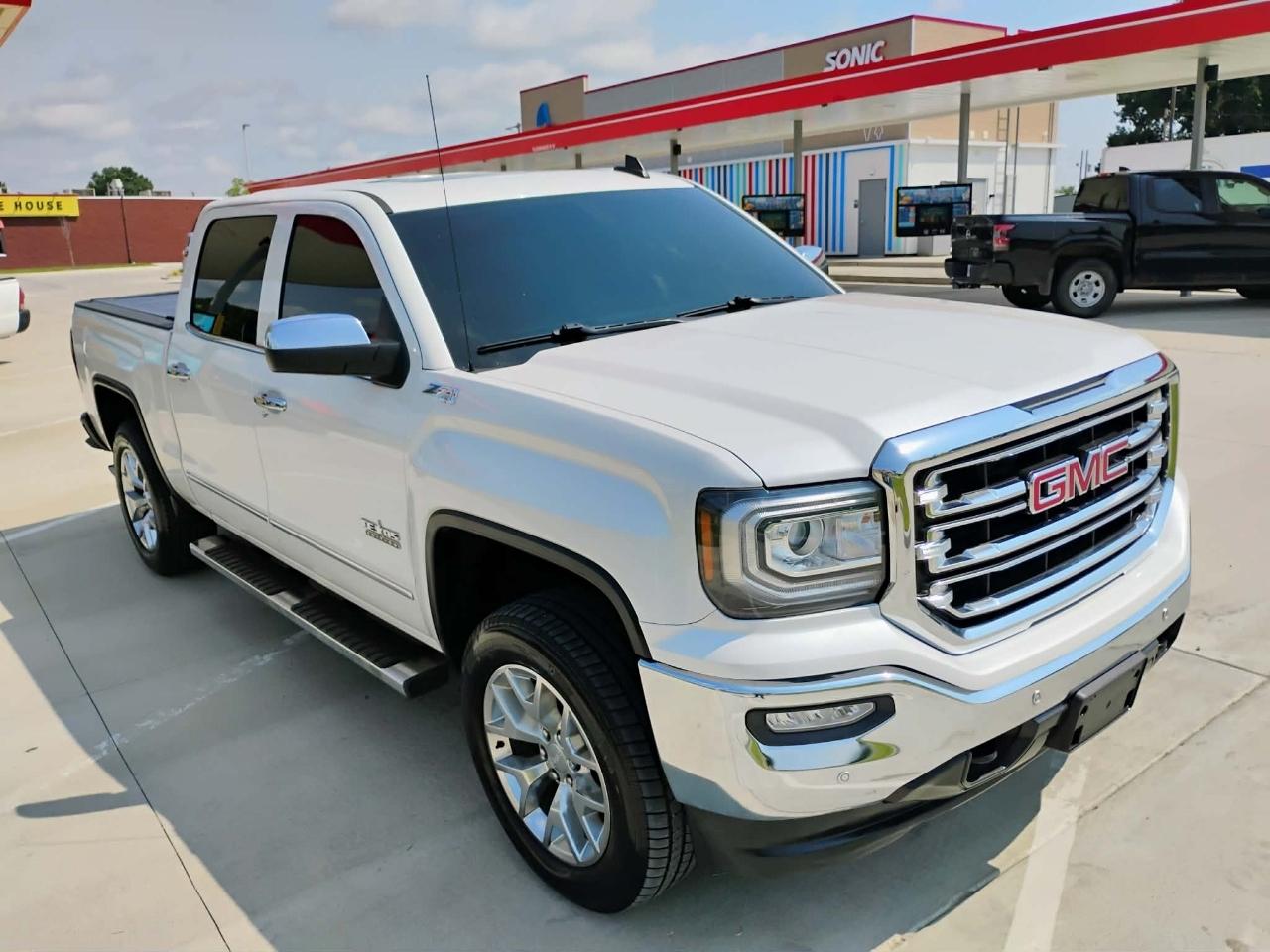 GMC Sierra 1500 4WD Crew Cab 143.5" SLT 2018