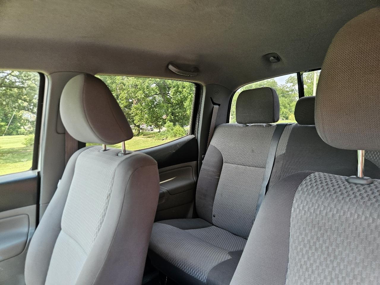 Toyota Tacoma 4WD Double Cab V6 MT (Natl) 2013