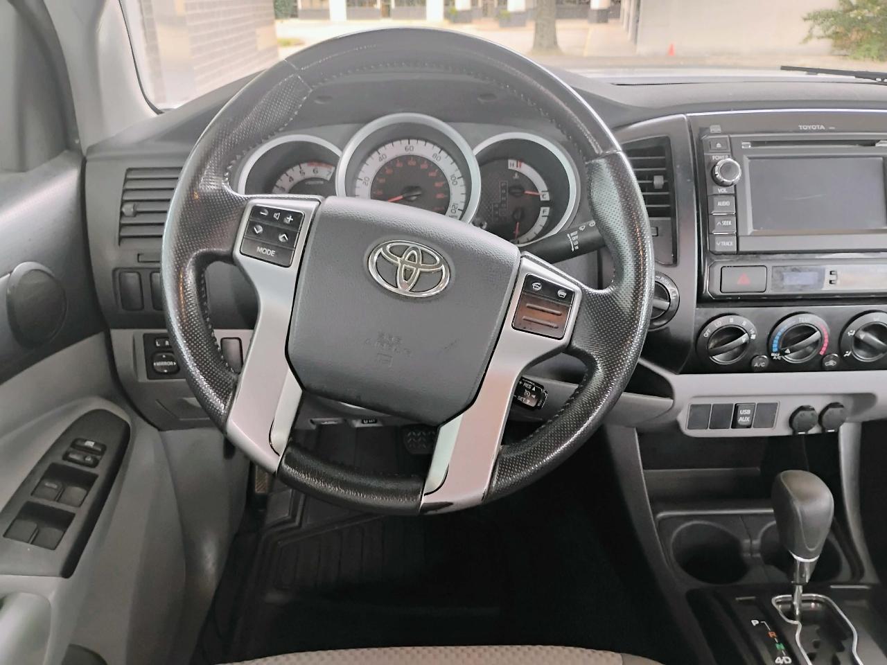 Toyota Tacoma 4WD Double Cab V6 MT (Natl) 2013