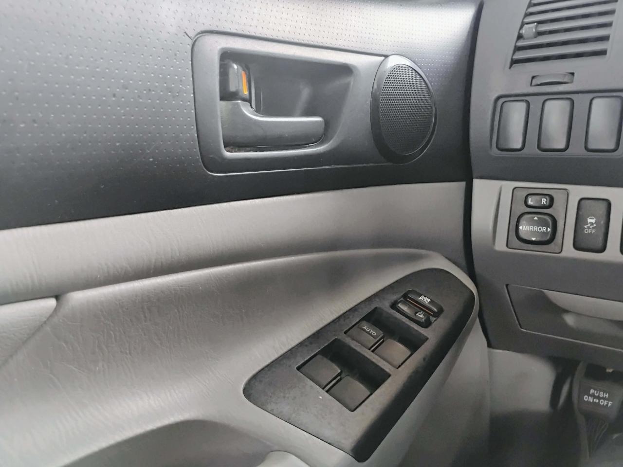 Toyota Tacoma 4WD Double Cab V6 MT (Natl) 2013
