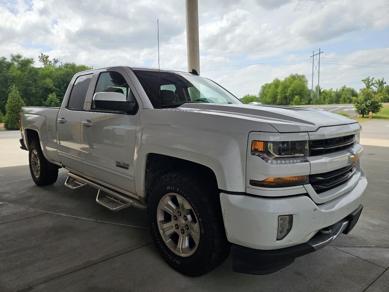 Chevrolet Silverado 1500 4WD Double Cab 143.5" LT w/2LT 2017