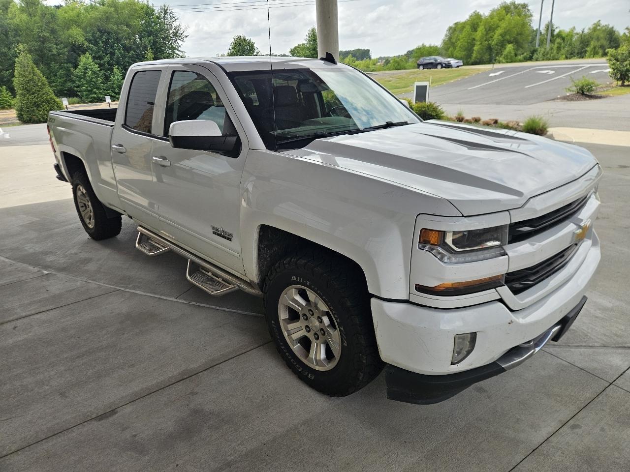 Chevrolet Silverado 1500 4WD Double Cab 143.5" LT w/2LT 2017