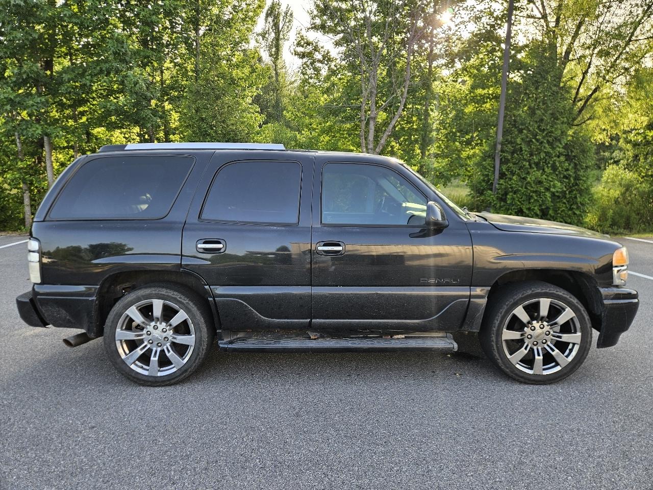 GMC Yukon Denali 4dr AWD 2006