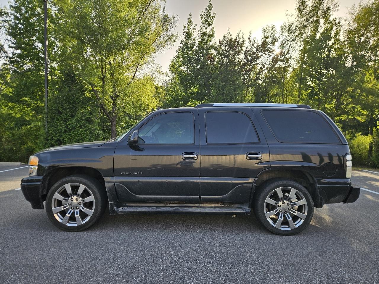 GMC Yukon Denali 4dr AWD 2006