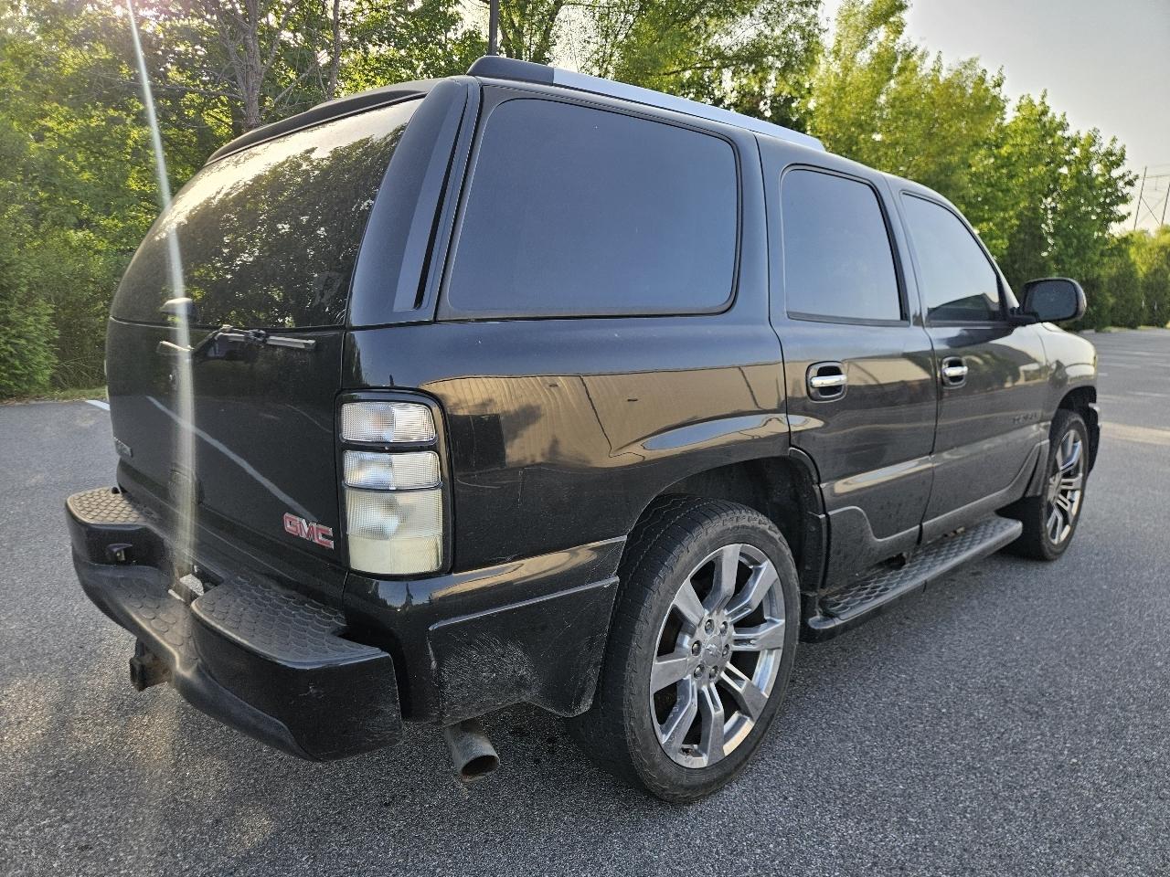 GMC Yukon Denali 4dr AWD 2006