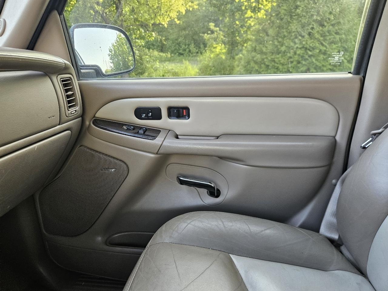 GMC Yukon Denali 4dr AWD 2006