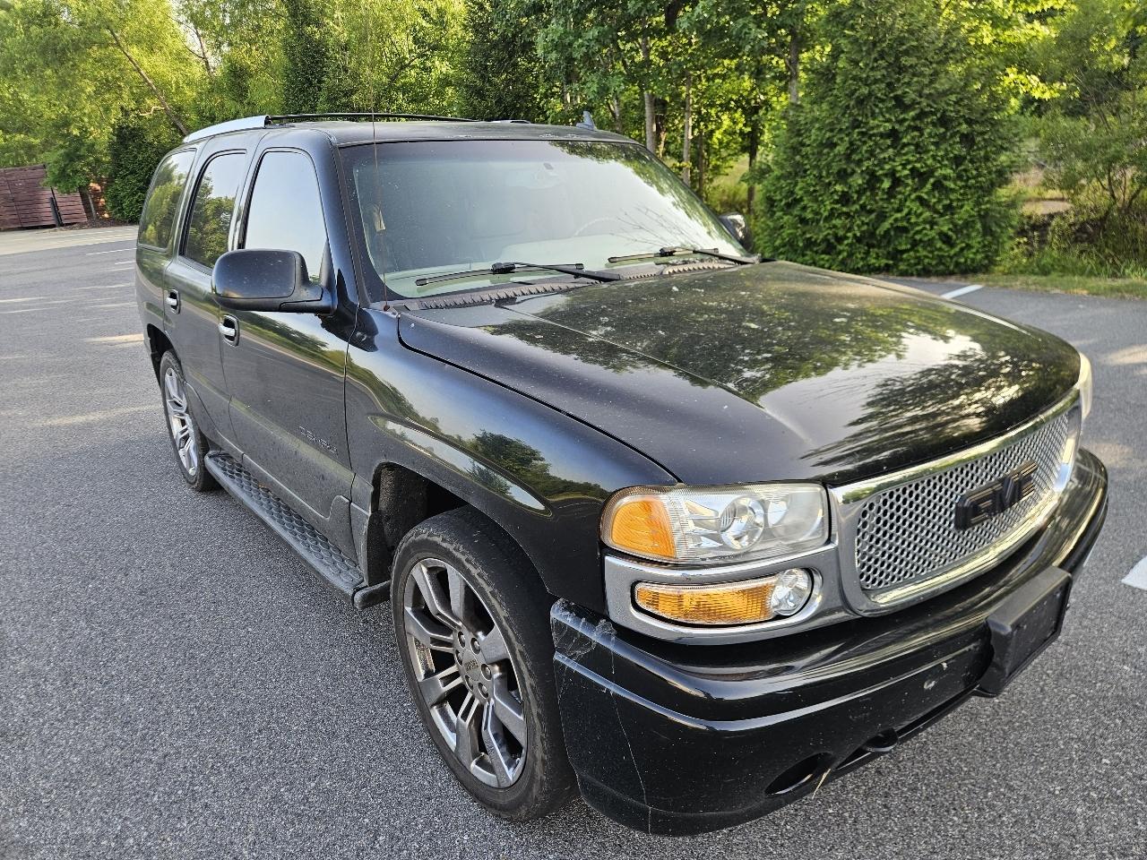 GMC Yukon Denali 4dr AWD 2006